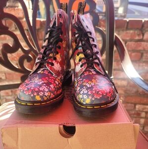Rare Doc Martens Floral Mix Backhand women's sz 8